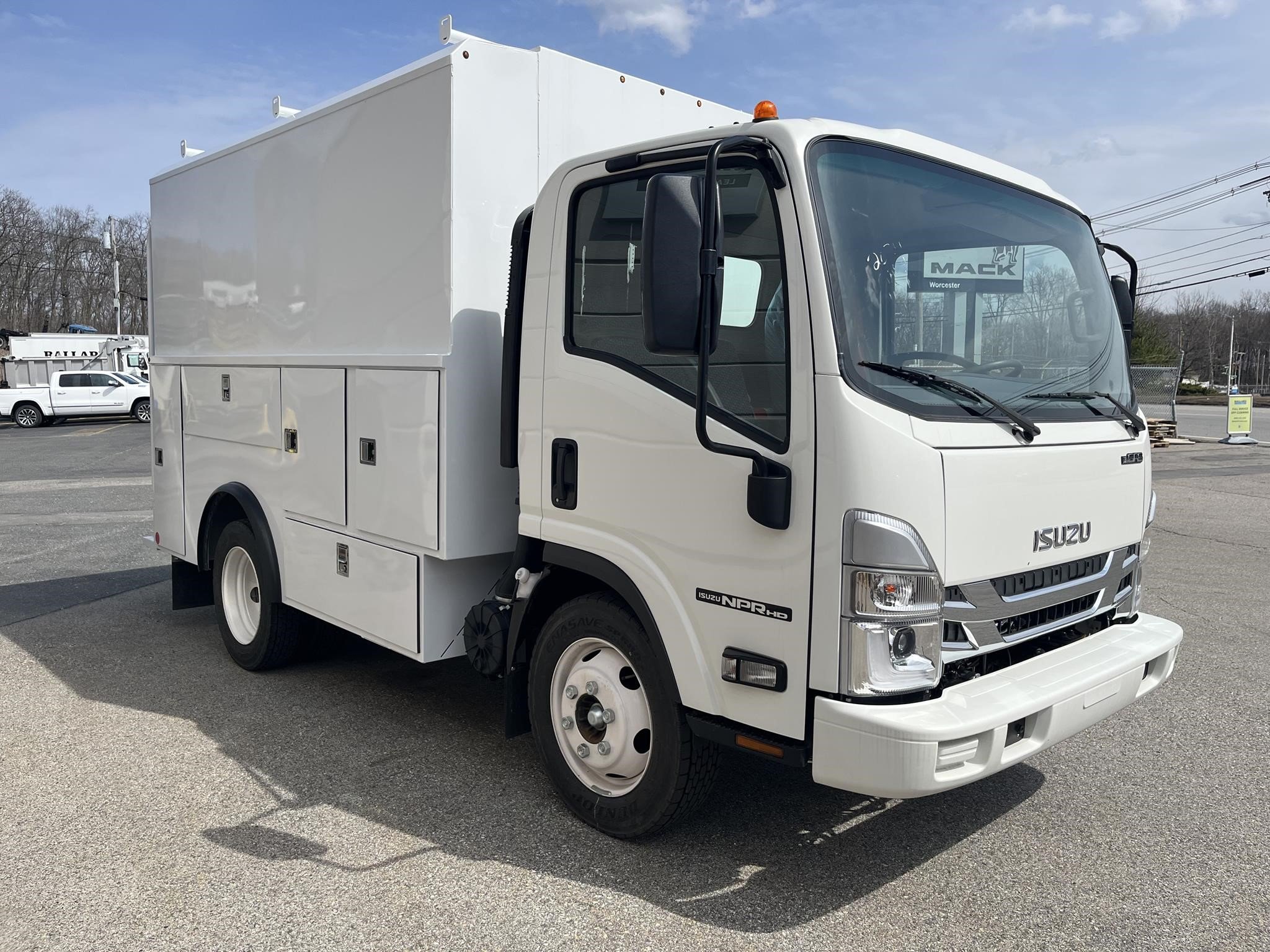 2026 Isuzu NPR - image 3