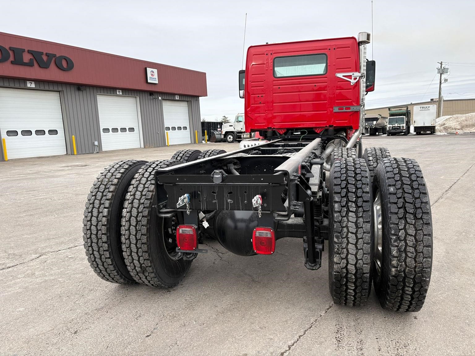 2026 Volvo - image 4