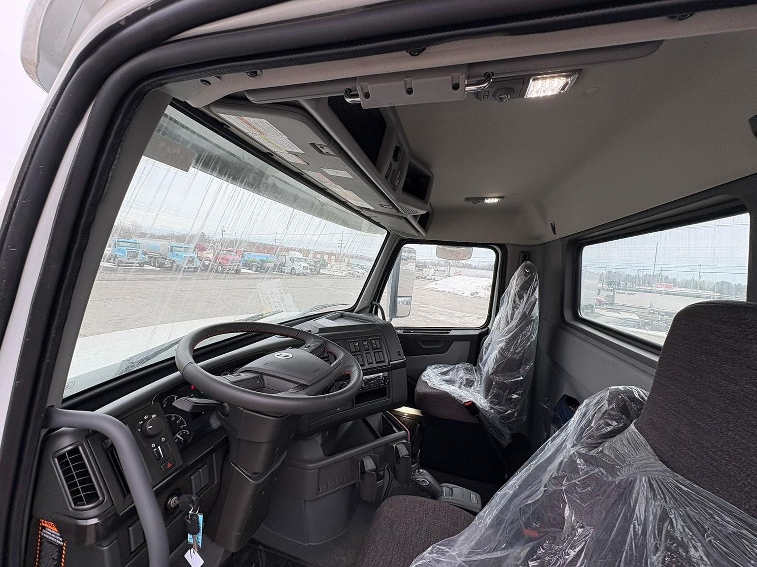 2026 Volvo - image 5