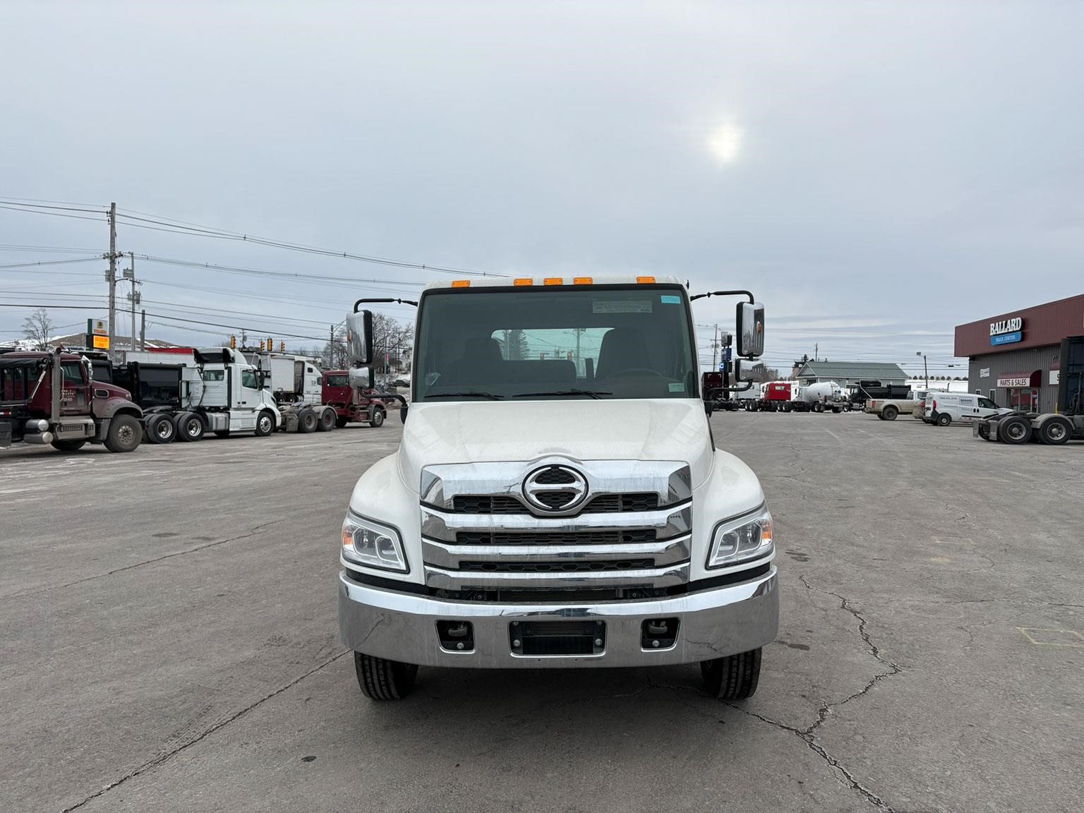 2026 Hino L6 - image 2