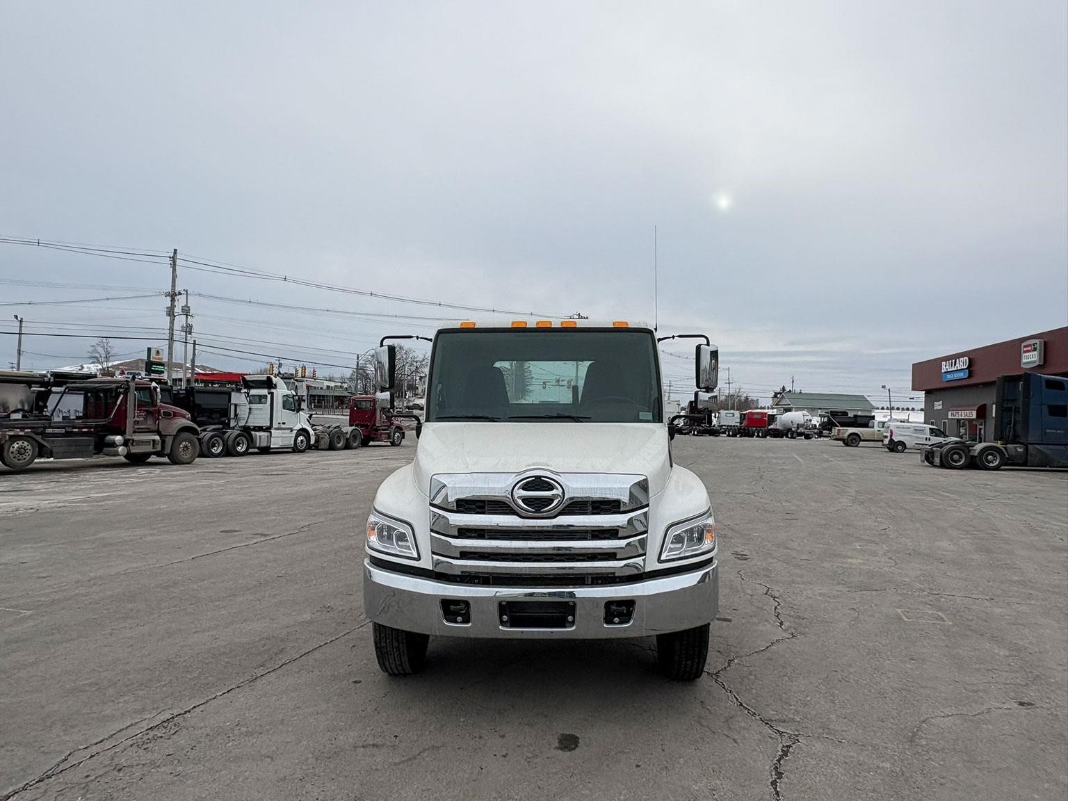 2026 Hino L7 - image 2