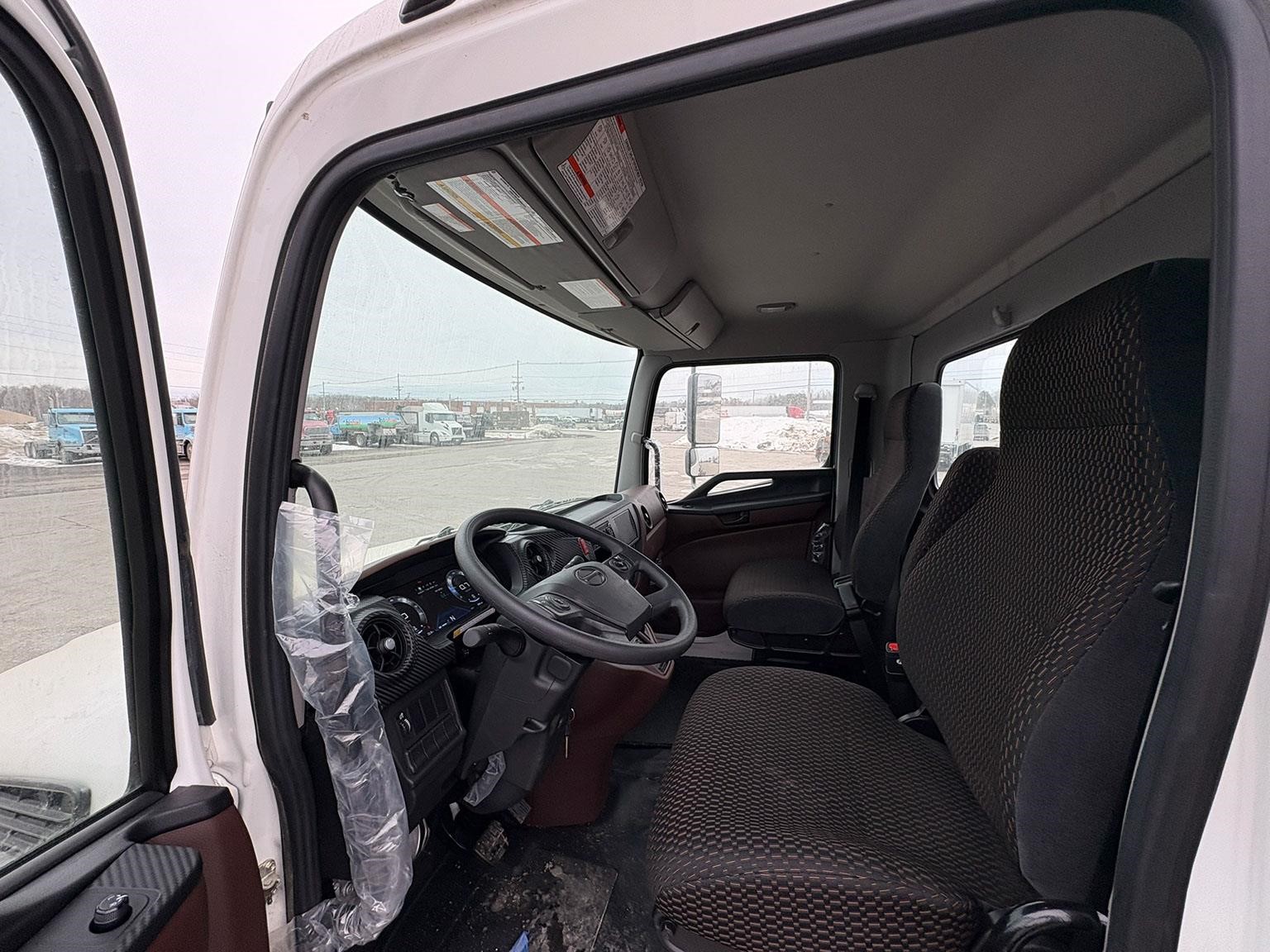 2026 Hino L7 - image 5