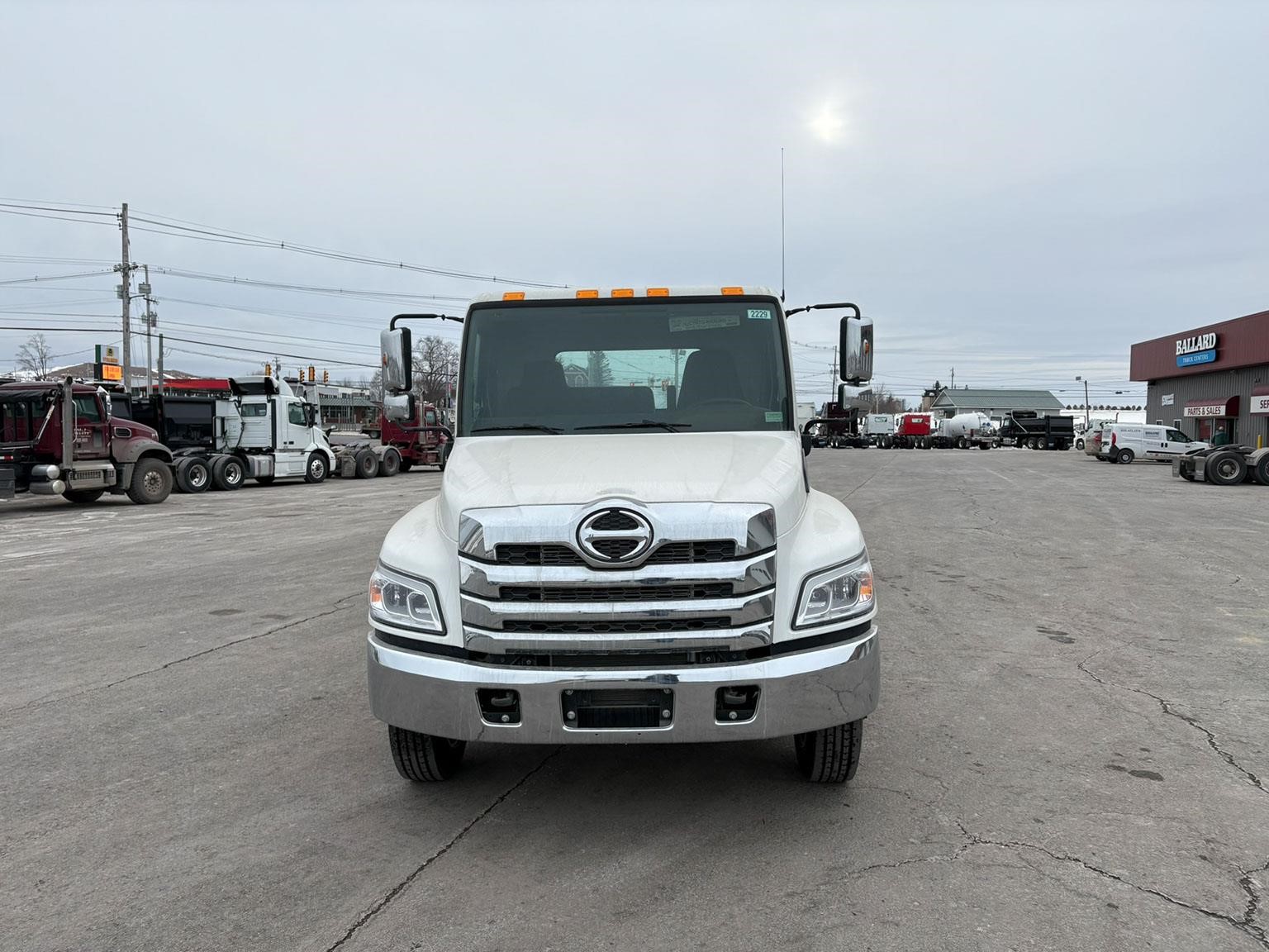 2026 Hino L6 - image 2