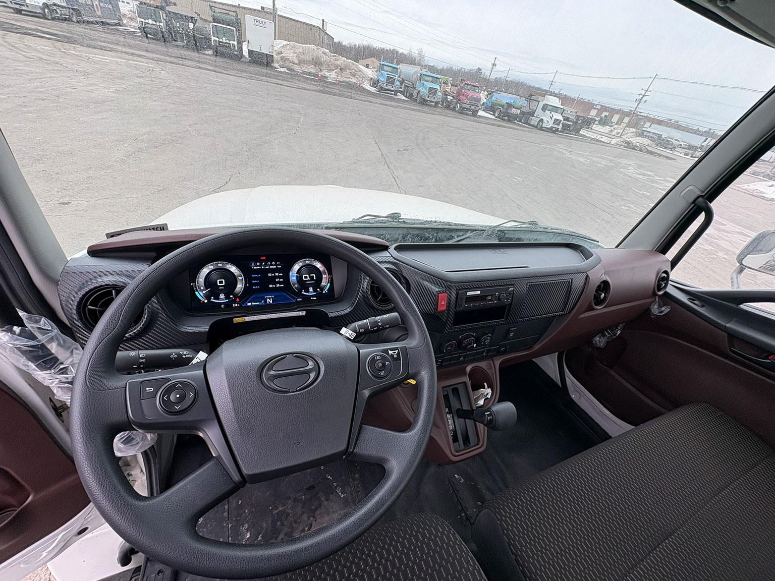 2026 Hino L6 - image 6