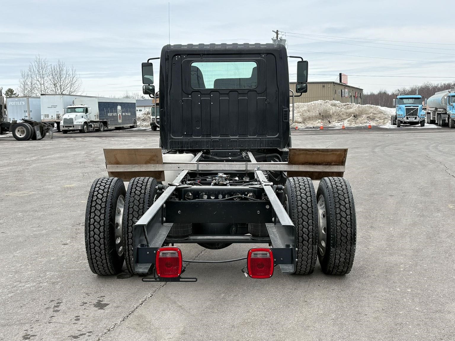 2026 Hino L6 - image 4