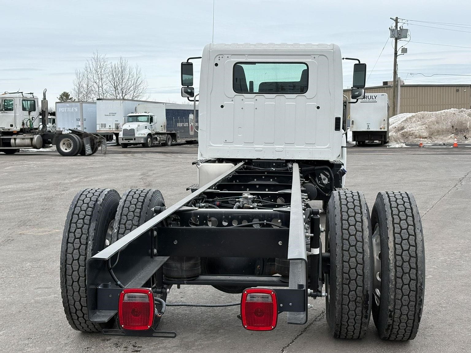 2026 Hino L6 - image 4