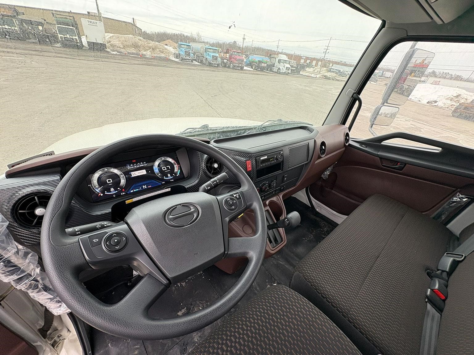 2026 Hino L6 - image 6