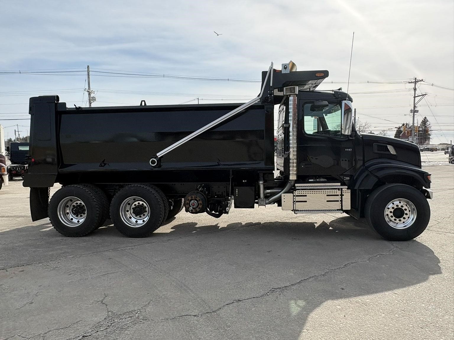 2026 VOLVO VHD64F300 2026 VOLVO VHD64F300 - image 3 of 6