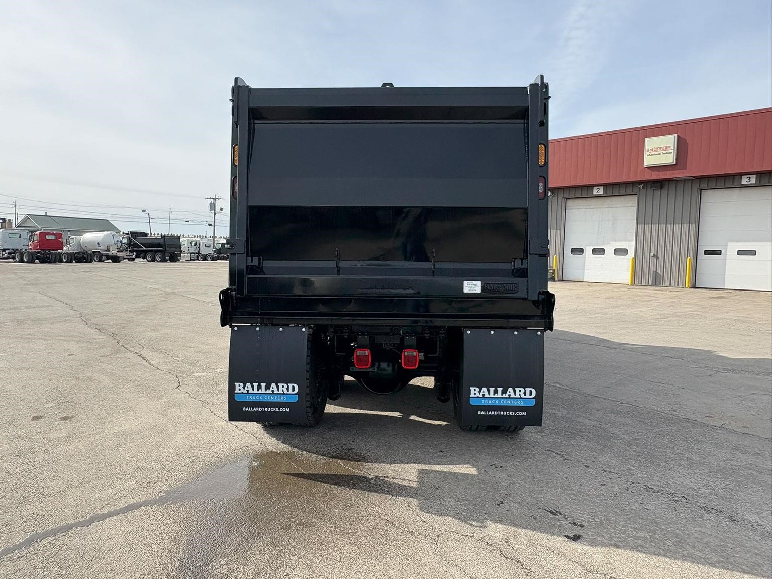 2026 VOLVO VHD64F300 2026 VOLVO VHD64F300 - image 4 of 6