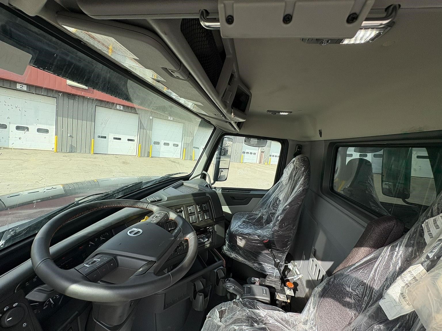 2026 VOLVO VHD64F300 2026 VOLVO VHD64F300 - image 5 of 6