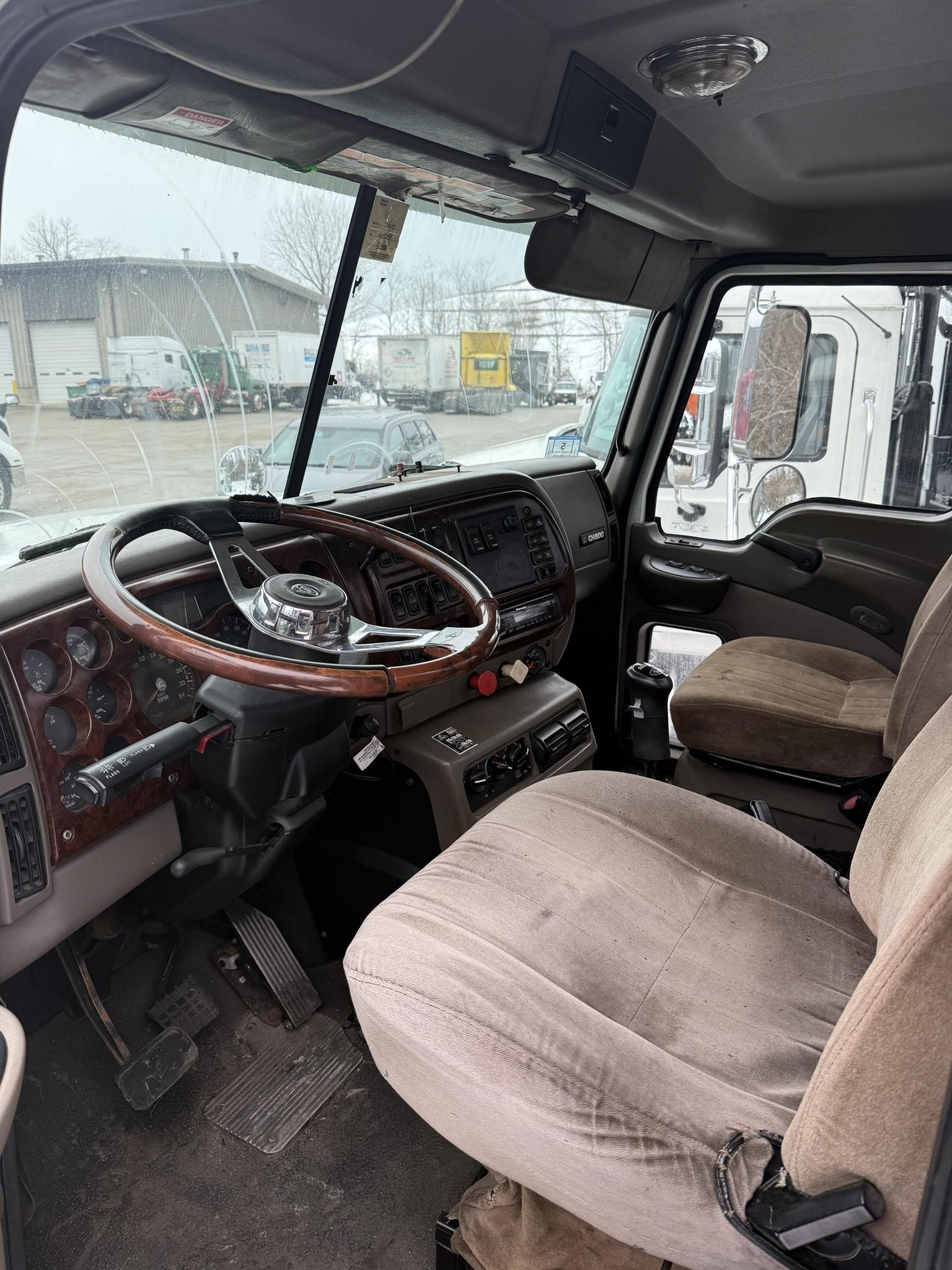 2007 MACK CHN613 2007 MACK CHN613 - image 4 of 5