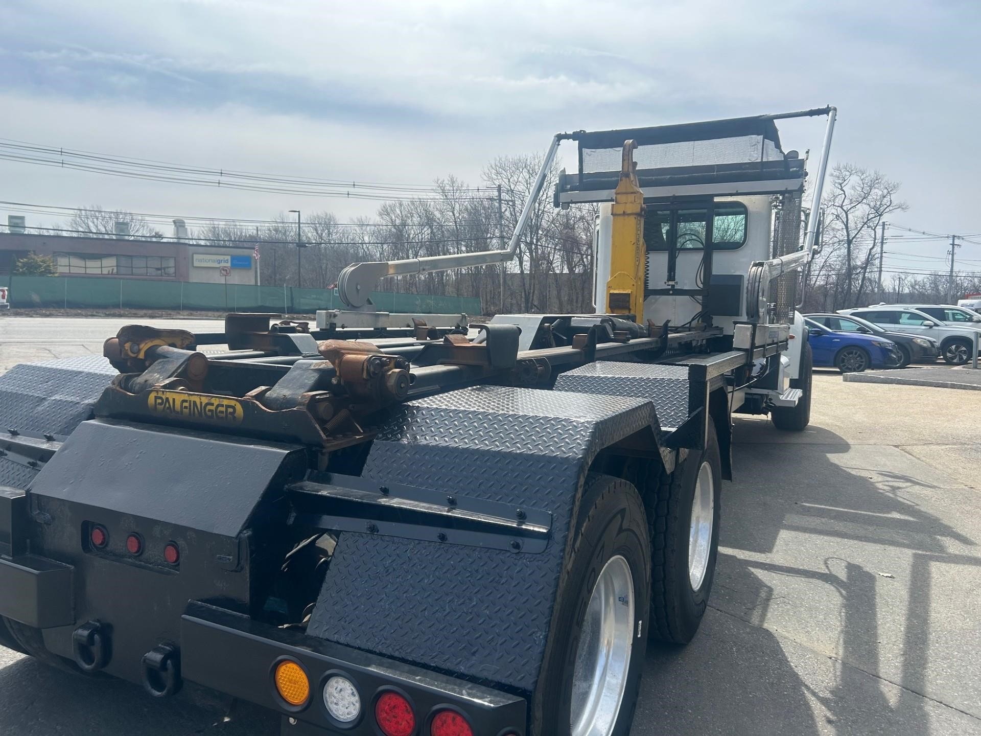 2022 Peterbilt - image 2