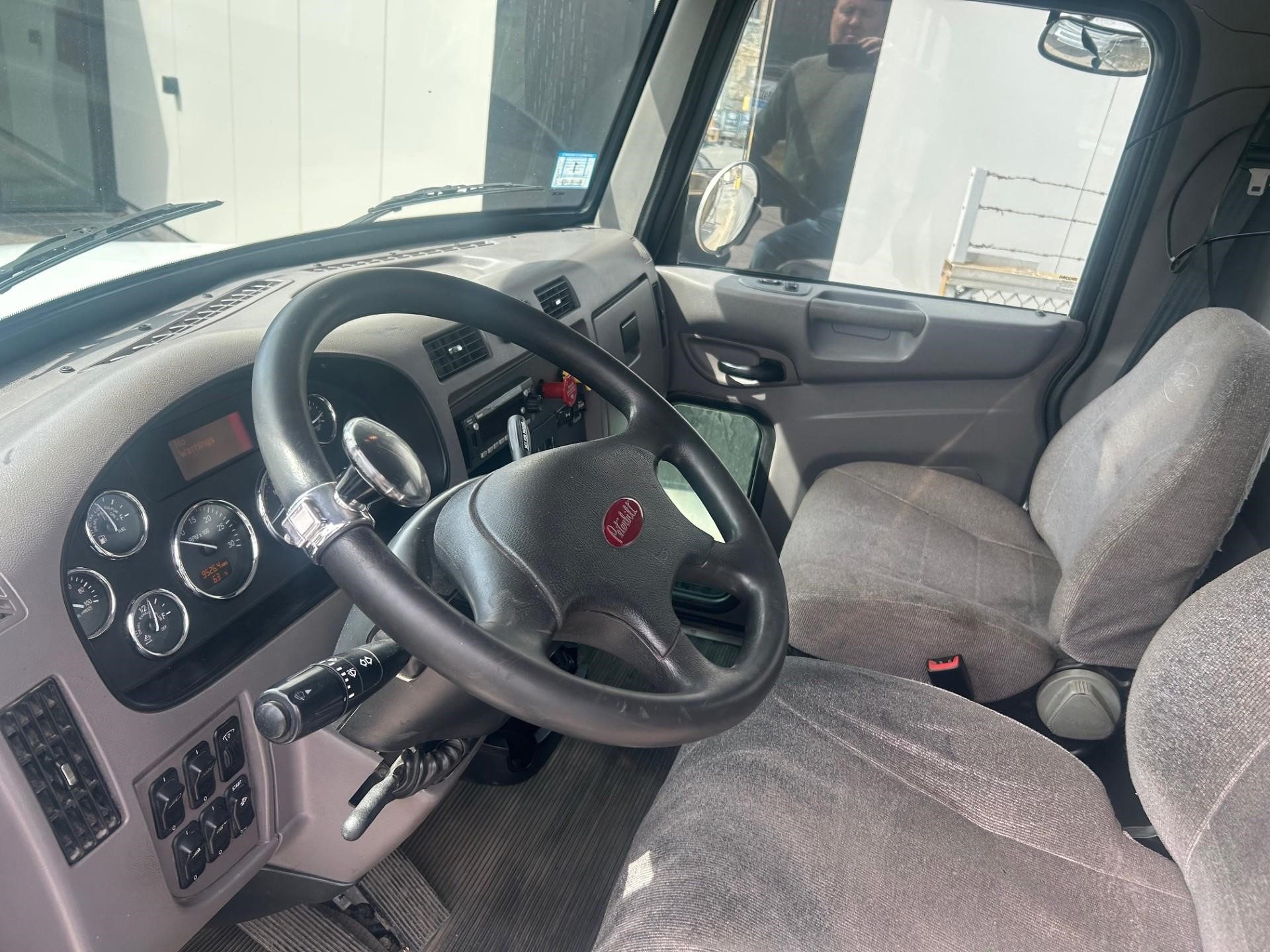 2022 Peterbilt - image 4