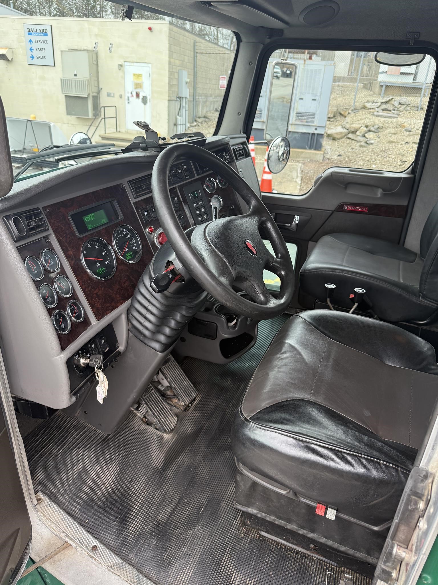 2018 Kenworth T370 - image 3