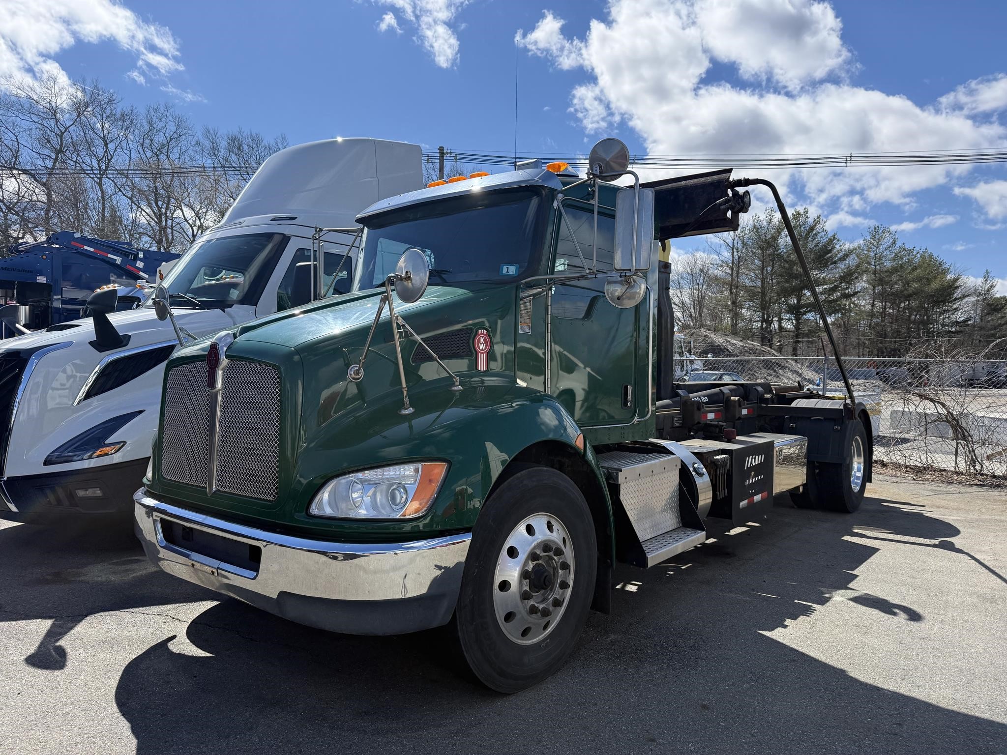 2018 Kenworth T370 - image 1