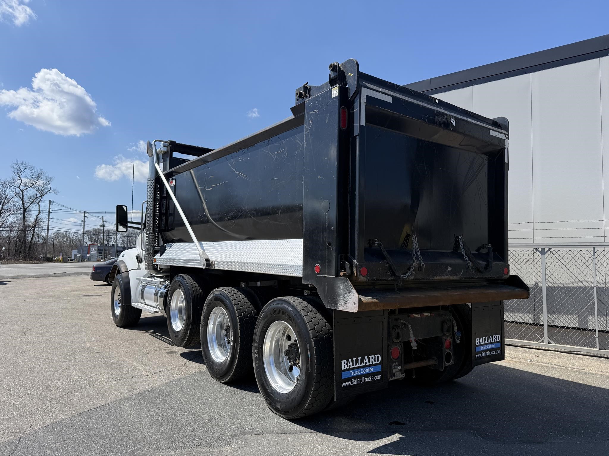 2025 KENWORTH T880 - image 2 of 6