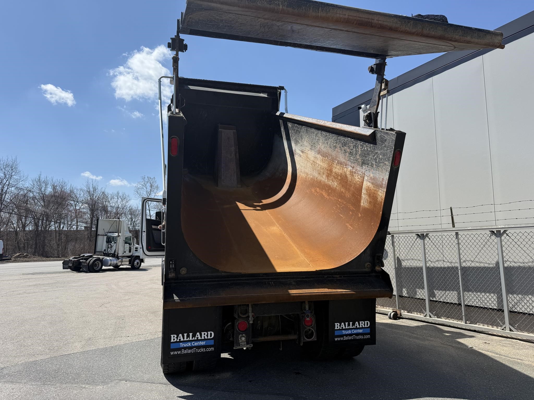 2025 KENWORTH T880 - image 6 of 6