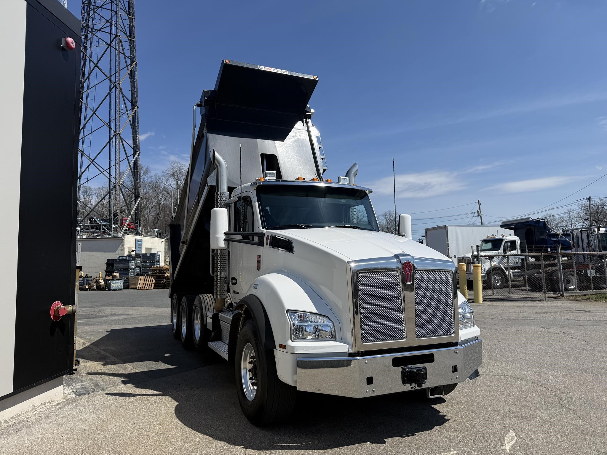 2025 KENWORTH T880 - image 4 of 6
