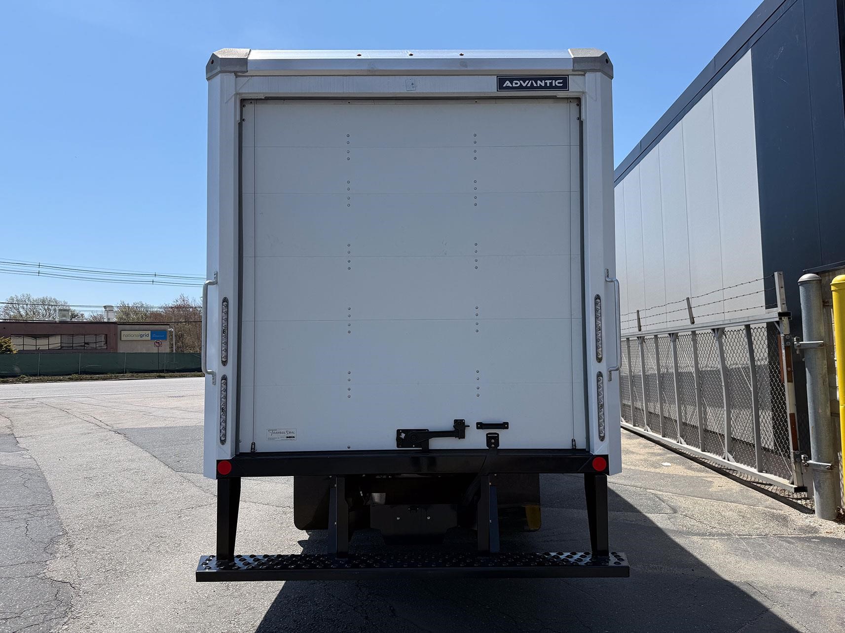 2026 ISUZU NPR HD - image 5 of 6