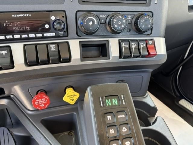 2025 KENWORTH T880 - image 4 of 6