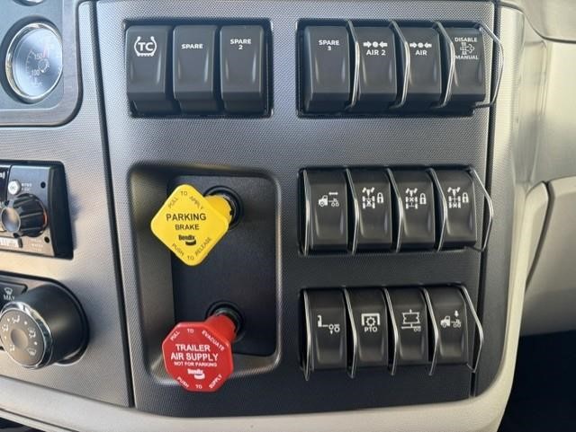 2027 PETERBILT 567 - image 5 of 6