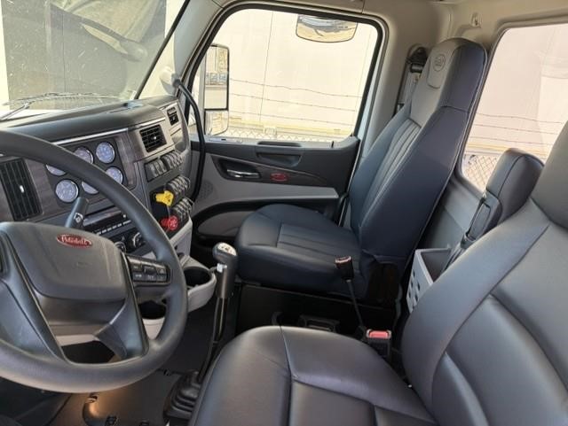 2027 PETERBILT 567 - image 4 of 6