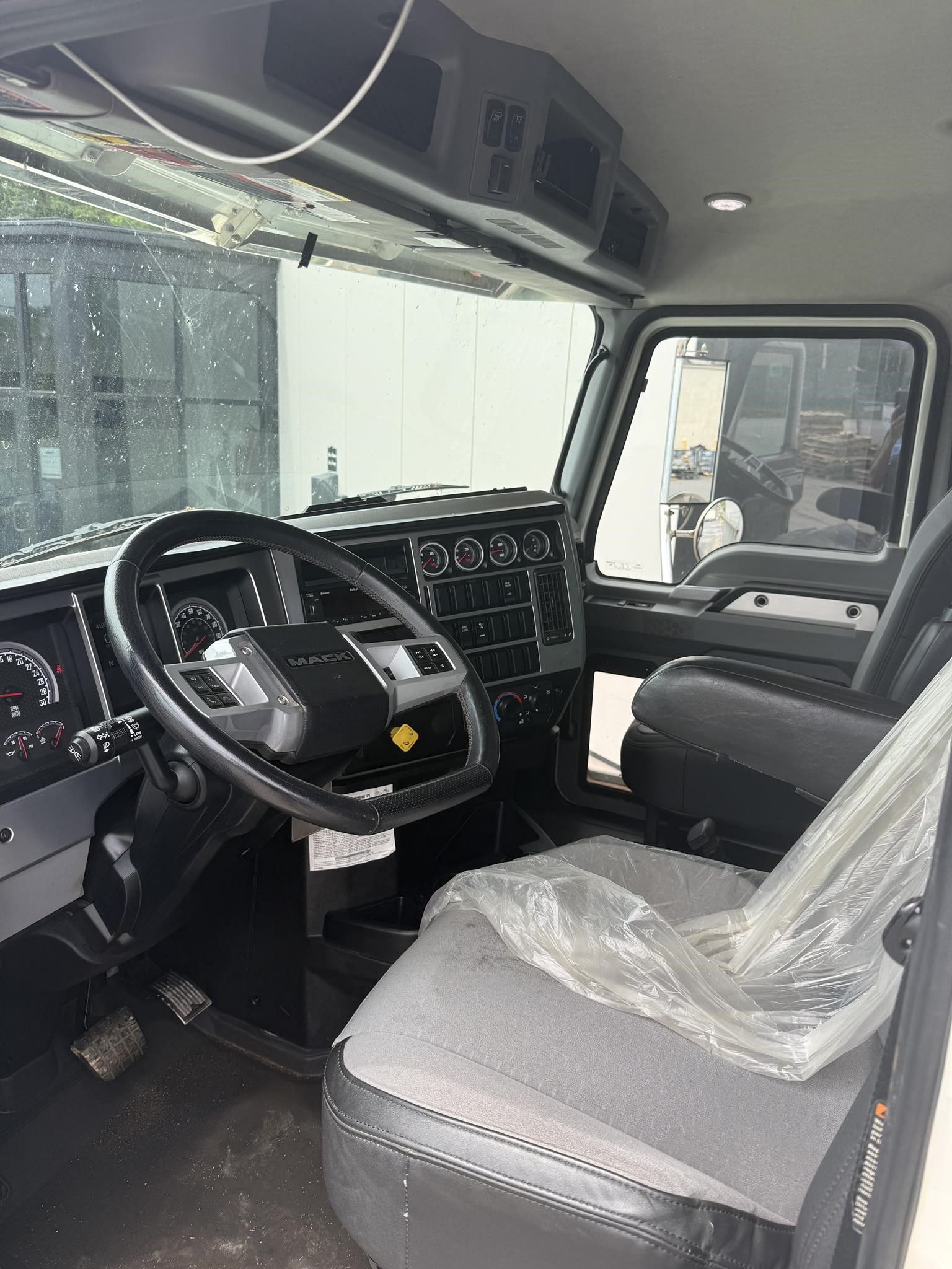 2024 Mack Granite — photo 5