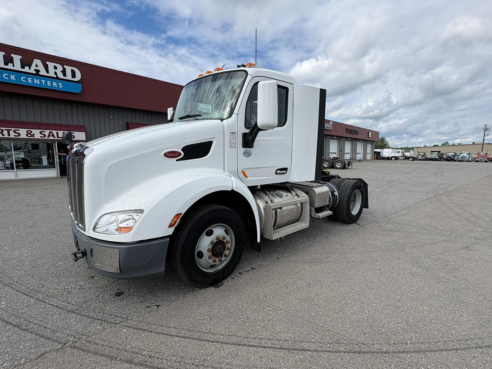 2022 PETERBILT 579 2022 PETERBILT 579 - image 1 of 6