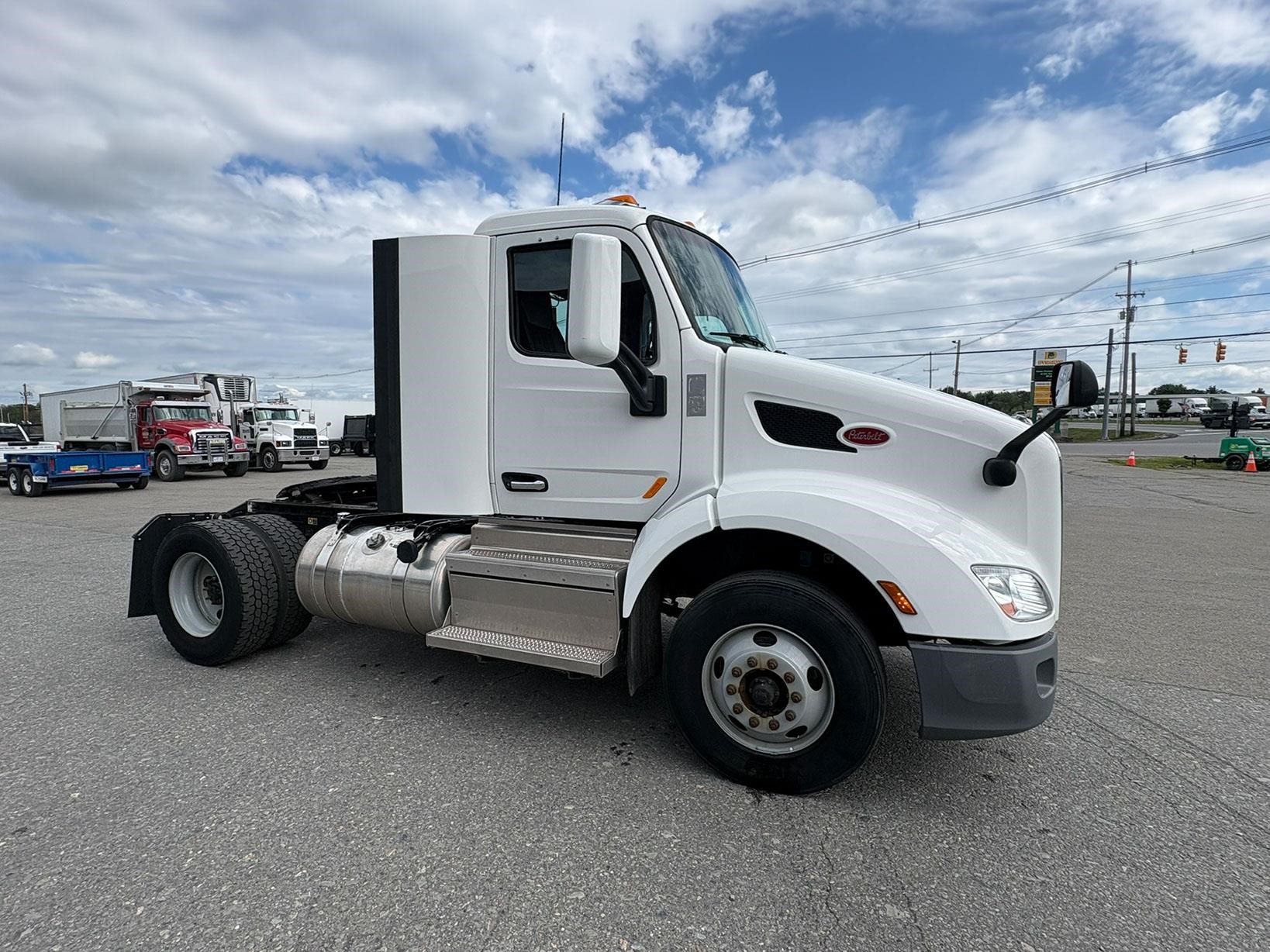 2022 PETERBILT 579 2022 PETERBILT 579 - image 3 of 6