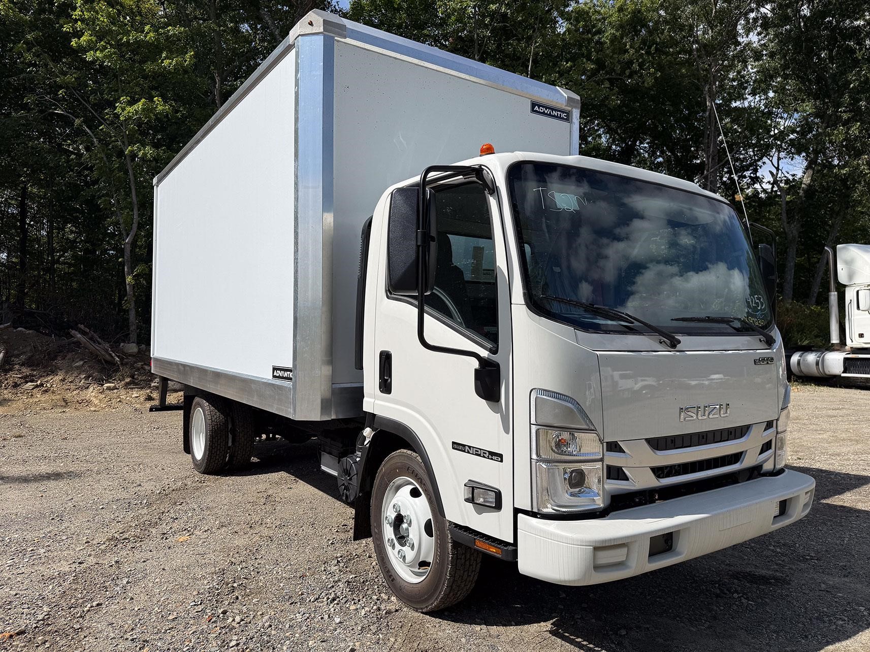 2026 ISUZU NPR HD 2026 ISUZU NPR HD - image 3 of 6
