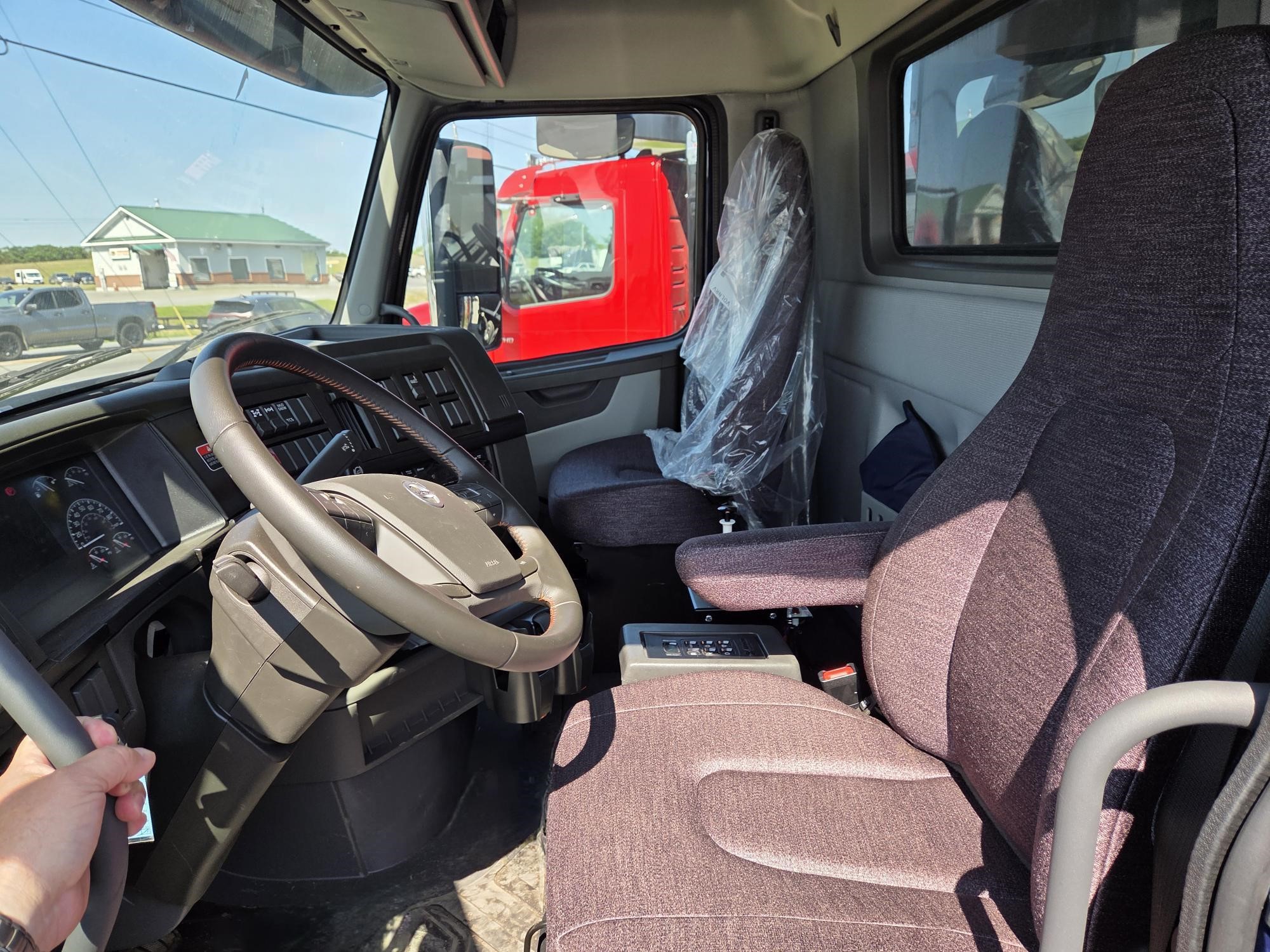 2026 Volvo VHD 300 in Hermon, ME — photo 4