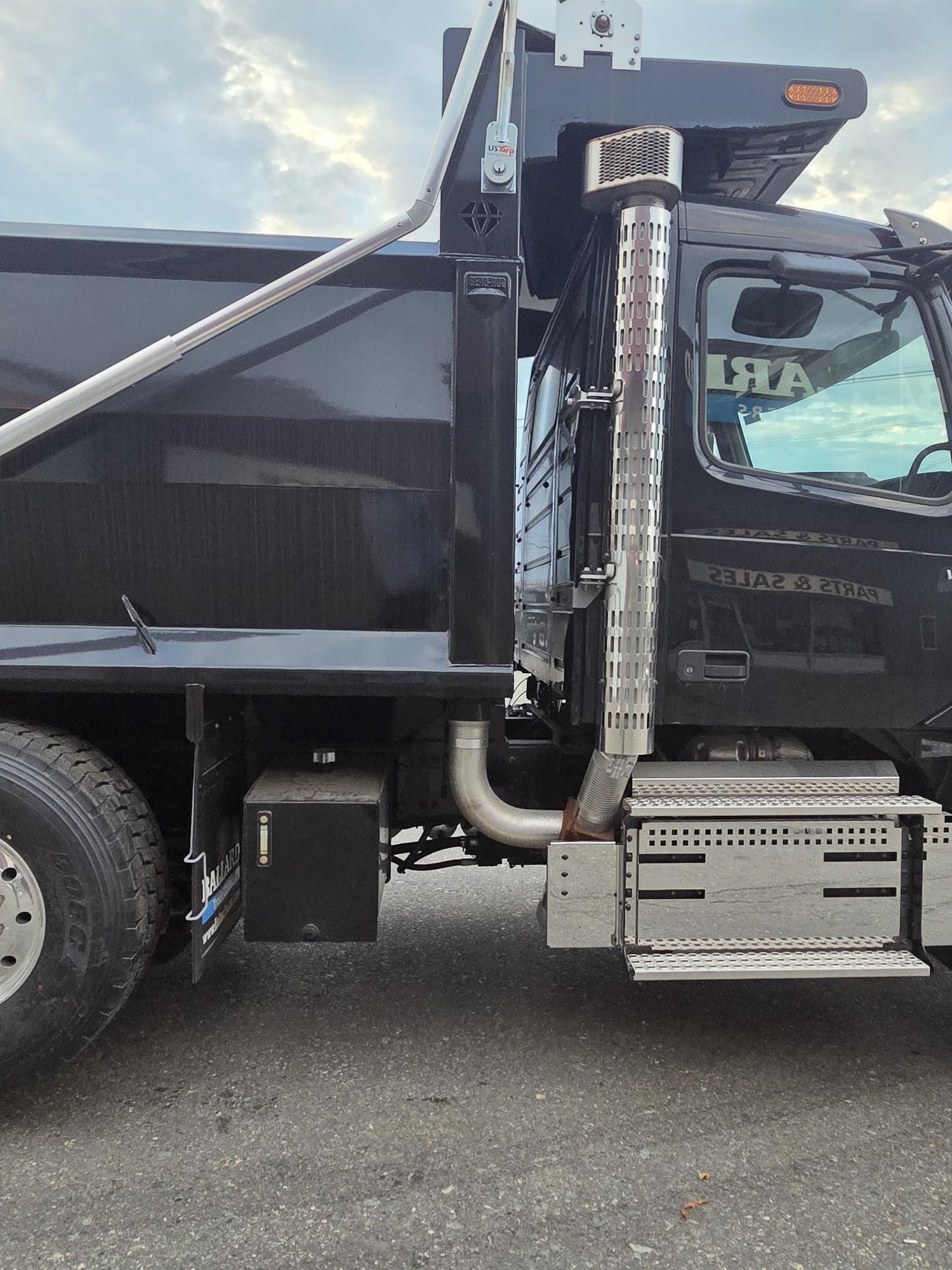 2026 Volvo VHD 300 in Hermon, ME — photo 5