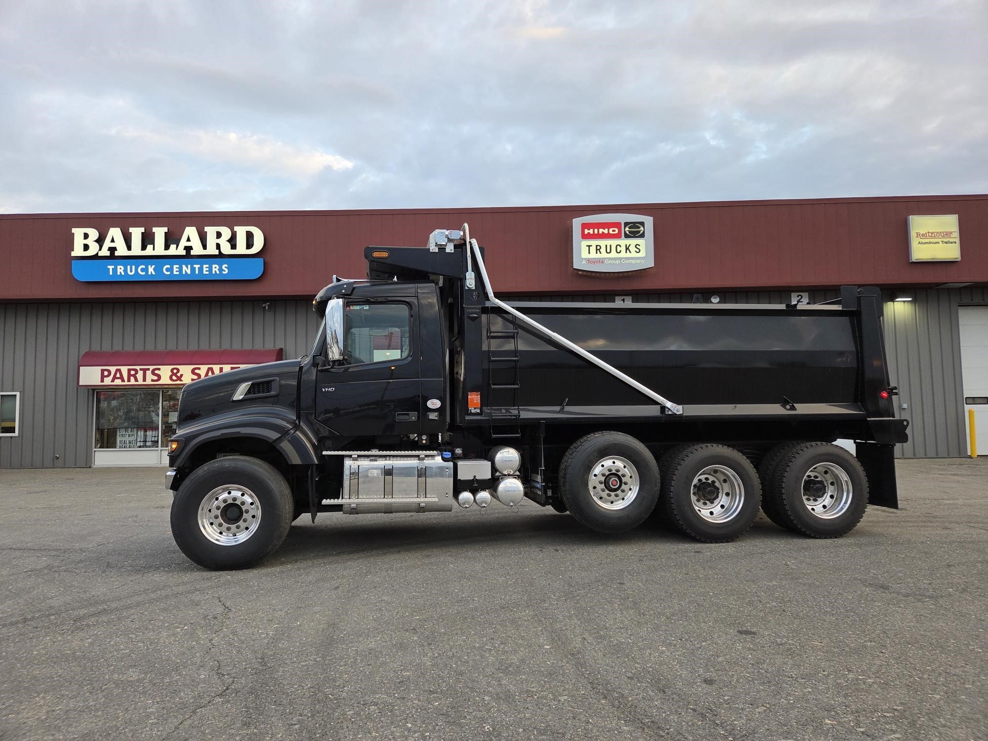 2026 Volvo VHD 300 in Hermon, ME — photo 2
