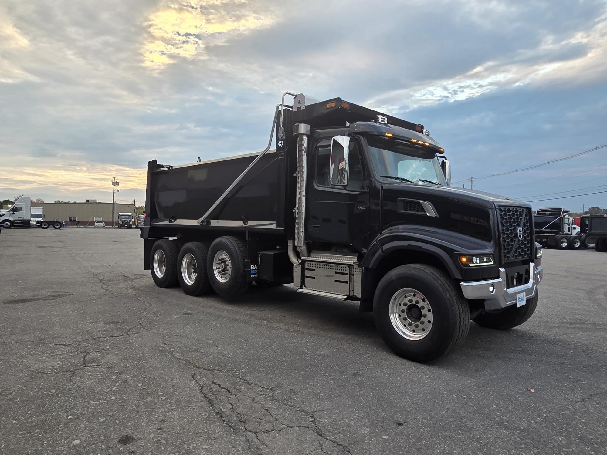 2026 Volvo VHD 300 in Hermon, ME — photo 3