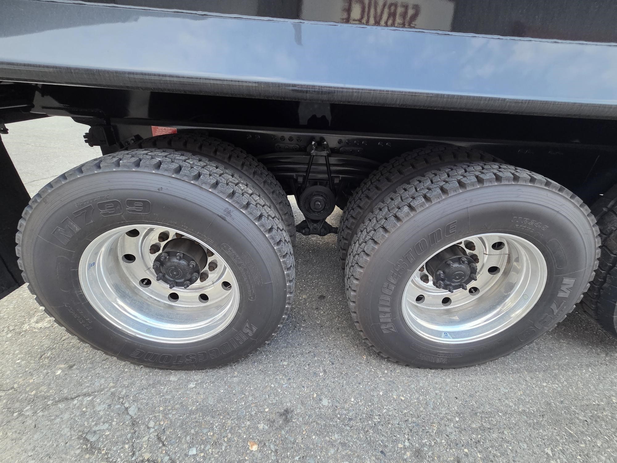 2026 Volvo VHD 300 in Hermon, ME — photo 5