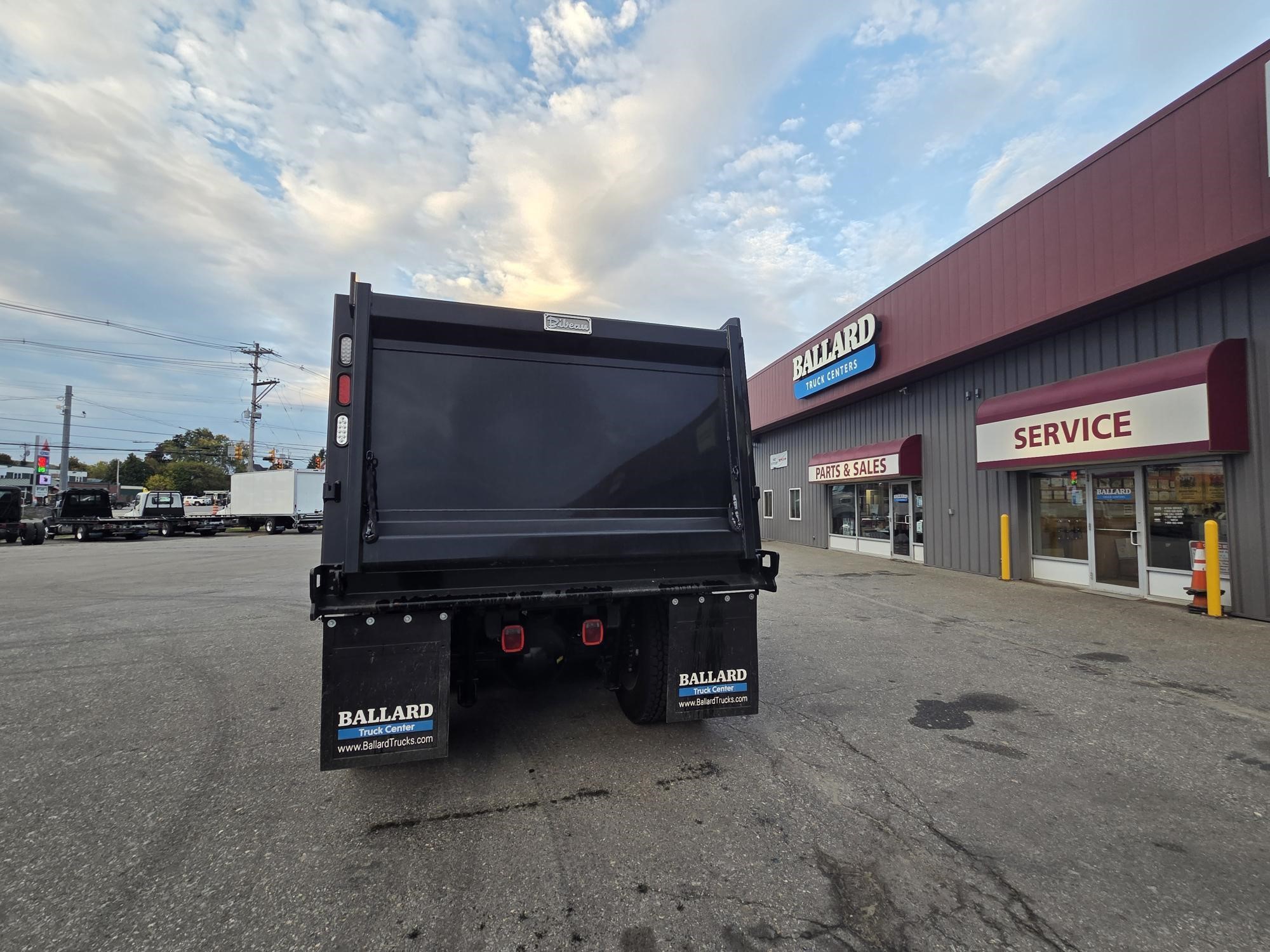 2026 Volvo VHD 300 in Hermon, ME — photo 4